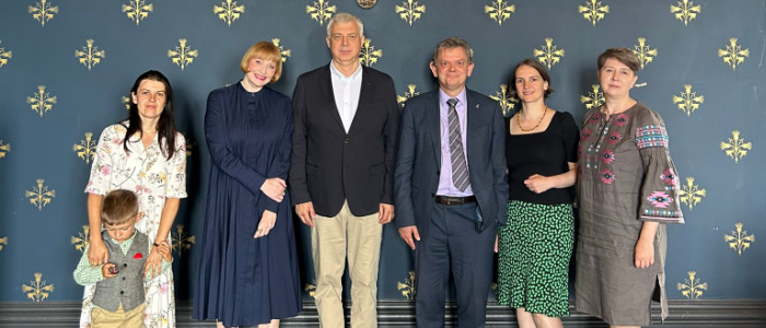 President of NaUKMA with Principal of UofG and other Ukrainian and Glasgow staff