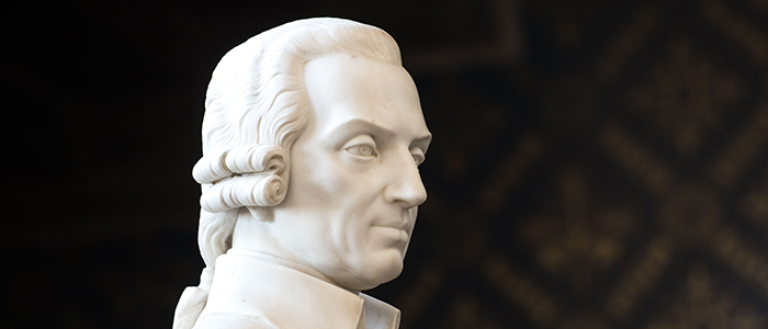 Adam Smith's statue with only his head. Source: Adam Smith business school