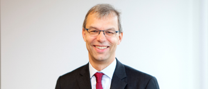 Headshot of Prof Jan Palmowski