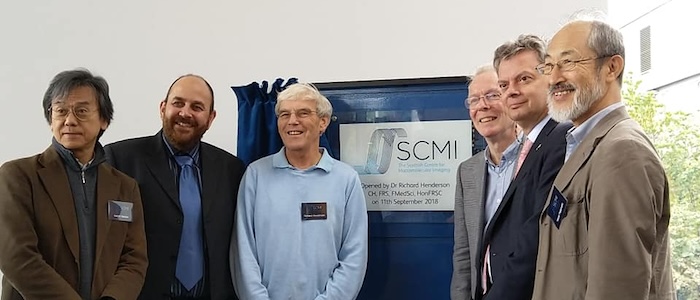 Keiichi Namba, David Bhella, Richard Henderson, Richard Cogdell, Anton Muscatelli and Yoshi Fujiyoshi with a plaque opening the Scottish Centre for Macromolecular Imaging
