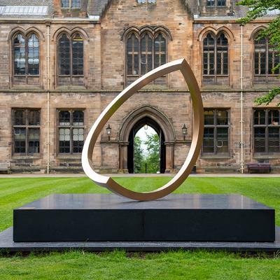Statua alma matter in the University of Glasgow