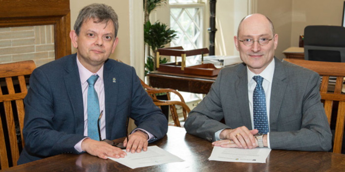 Professor Sir Anton Muscatelli and Provost Dr John Davis sign the new strategic partnership Photo Michael Barnes